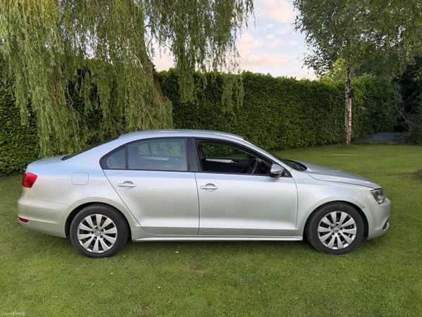Volkswagen Jetta Saloon, Diesel, 2012, Silver