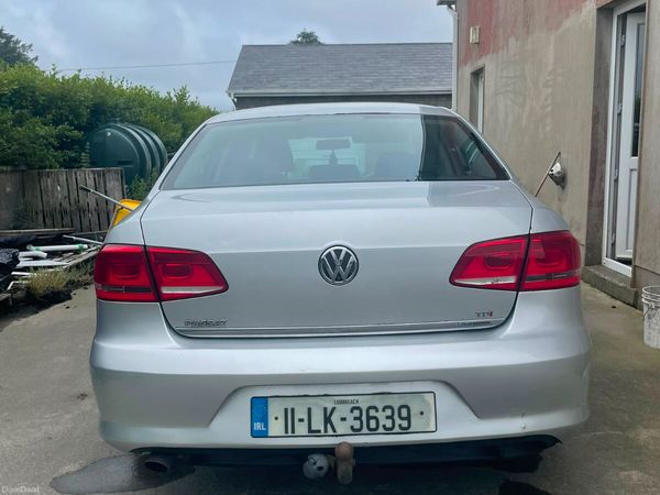 Volkswagen Passat Saloon, Diesel, 2011, Silver