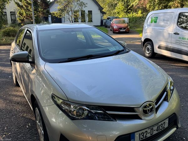Toyota Auris Hatchback, Diesel, 2013, Silver