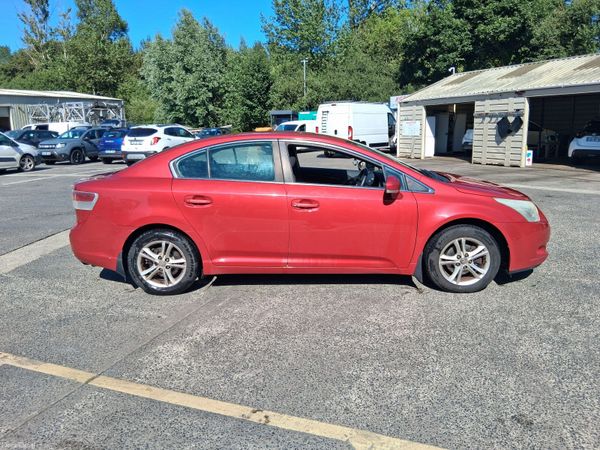 Toyota Avensis Saloon, Petrol, 2009, Red