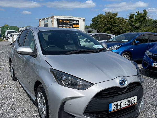 Toyota Yaris Hatchback, Petrol Hybrid, 2021, Silver