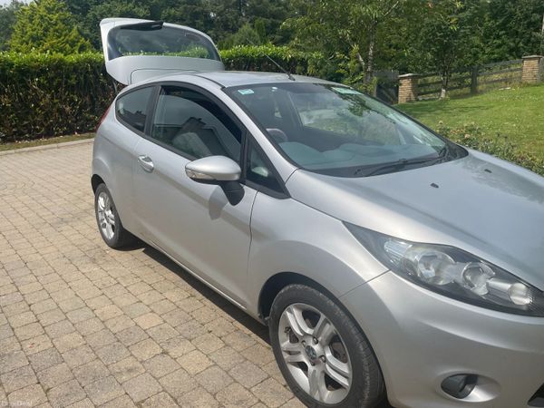 Ford Fiesta Hatchback, Petrol, 2010, Silver
