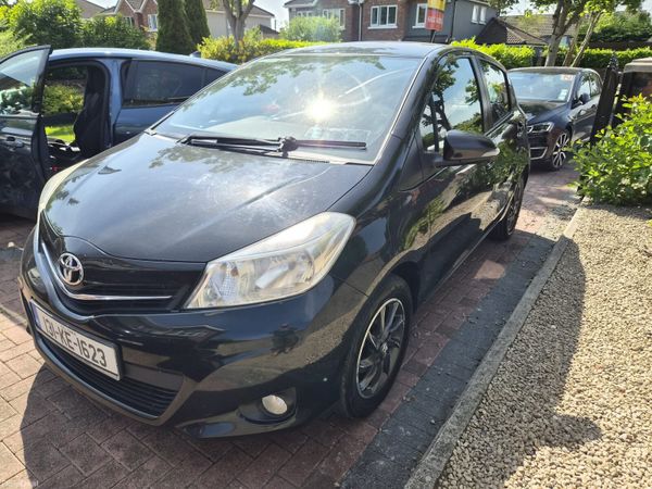 Toyota Yaris Hatchback, Petrol, 2013, Black