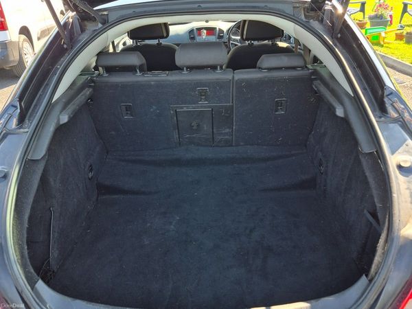 Vauxhall Insignia Hatchback, Diesel, 2011, Black