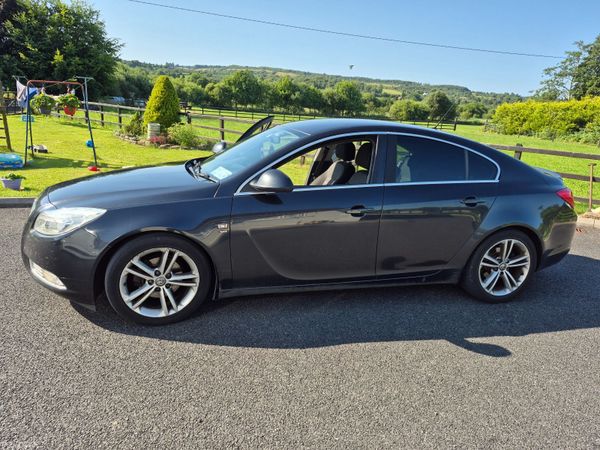 Vauxhall Insignia Hatchback, Diesel, 2011, Black