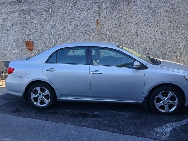 Toyota Corolla Saloon, Diesel, 2013, Silver