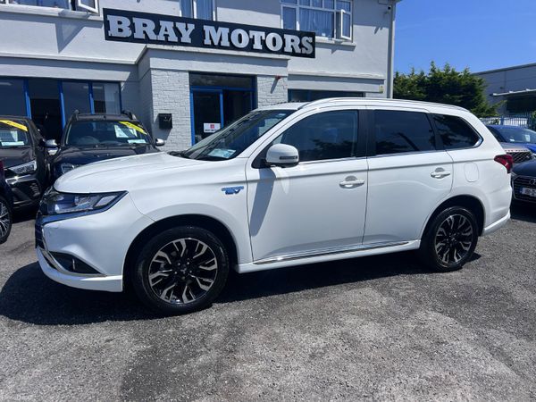 Mitsubishi Outlander SUV, Petrol Plug-in Hybrid, 2016, White