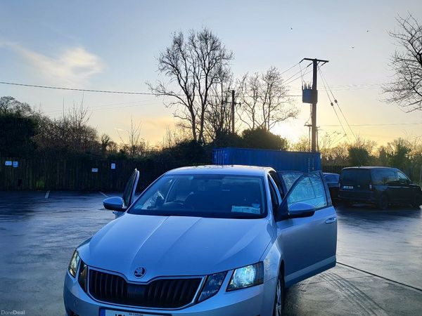 Skoda Octavia Saloon, Diesel, 2019, Grey