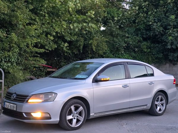 Volkswagen Passat Saloon, Diesel, 2011, Silver