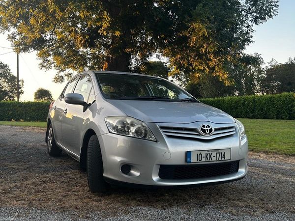 Toyota Auris Hatchback, Petrol, 2010, Silver