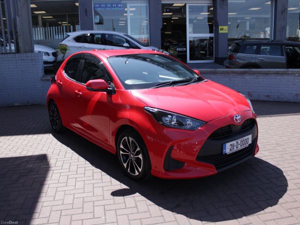 Toyota Yaris Hatchback, Petrol, 2021, Red