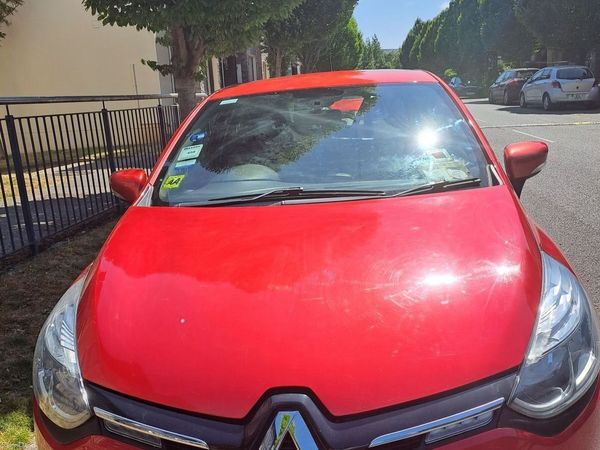 Renault Clio Hatchback, Diesel, 2015, Red