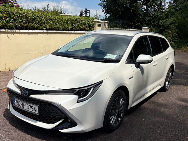 Toyota Corolla Estate/Jeep, Petrol Hybrid, 2019, White