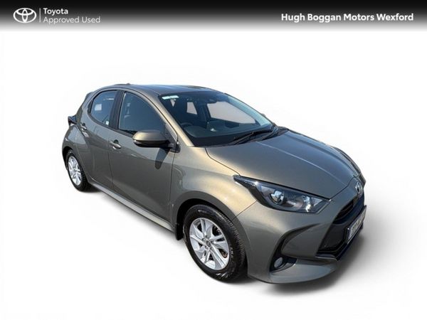 Toyota Yaris Hatchback, Petrol Hybrid, 2022, Green