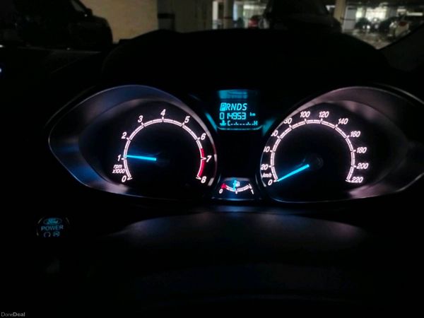Ford Fiesta Hatchback, Petrol, 2015, Silver