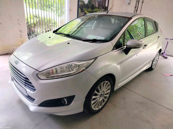 Ford Fiesta Hatchback, Petrol, 2015, Silver
