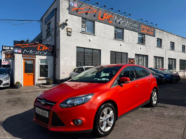 Ford Focus Hatchback, Petrol, 2012, Red