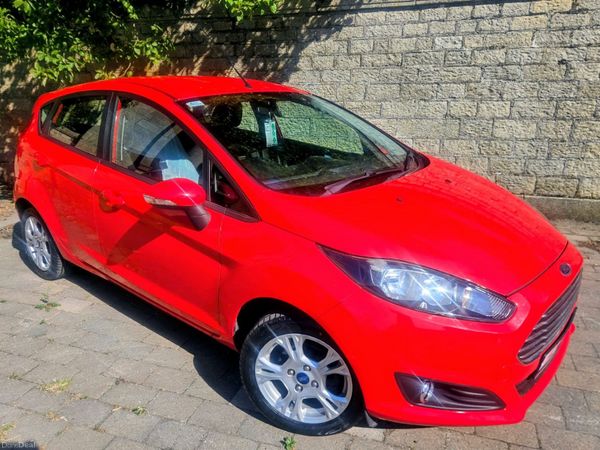 Ford Fiesta Hatchback, Petrol, 2014, Red