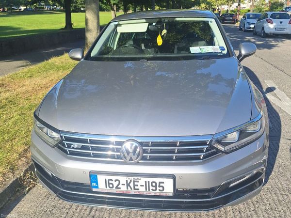 Volkswagen Passat Saloon, Diesel, 2016, Silver