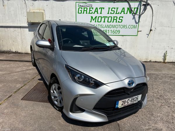 Toyota Yaris Hatchback, Petrol Hybrid, 2021, Silver