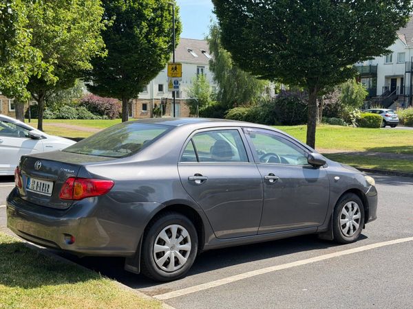 Toyota Corolla Saloon, Diesel, 2009, Grey