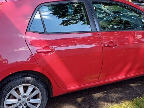 Toyota Auris Hatchback, Diesel, 2008, Red