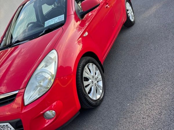 Hyundai i20 Hatchback, Petrol, 2009, Red