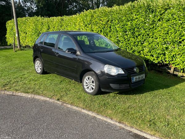 Volkswagen Polo Hatchback, Petrol, 2009, Black