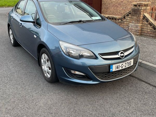 Opel Astra Saloon, Petrol, 2014, Blue