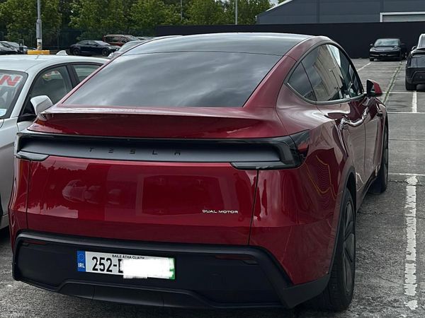 Tesla Model Y MPV, Electric, 2025, Red
