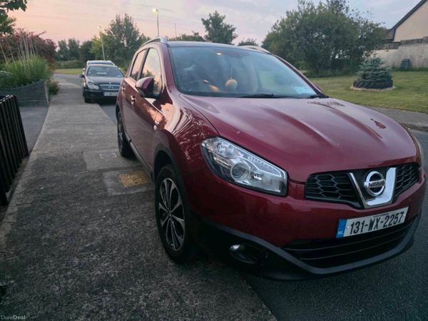 Nissan Qashqai Hatchback, Diesel, 2013, Red
