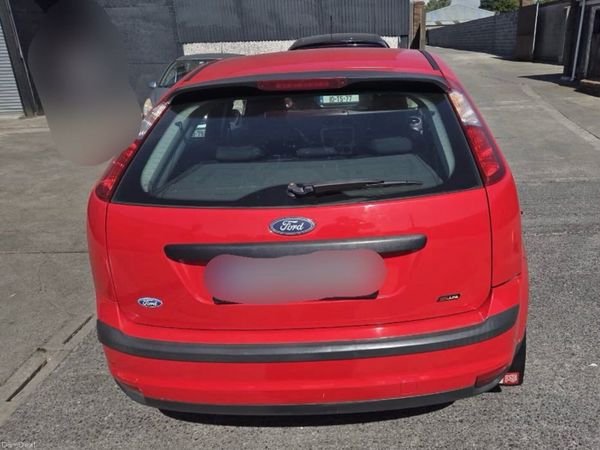 Ford Focus Hatchback, Petrol, 2006, Red