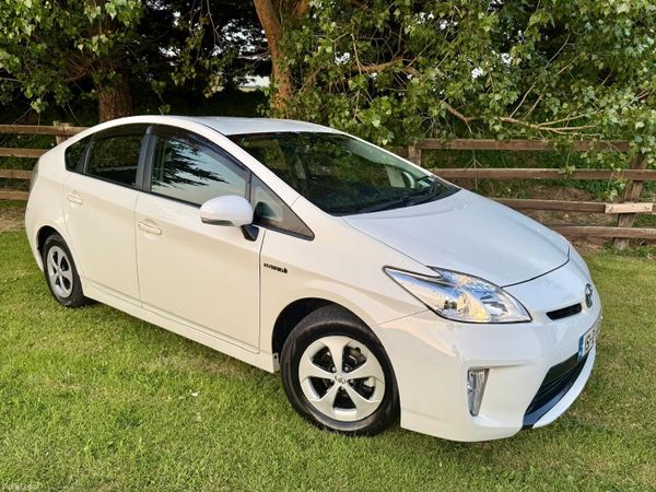 Toyota Prius Hatchback, Petrol Hybrid, 2015, White