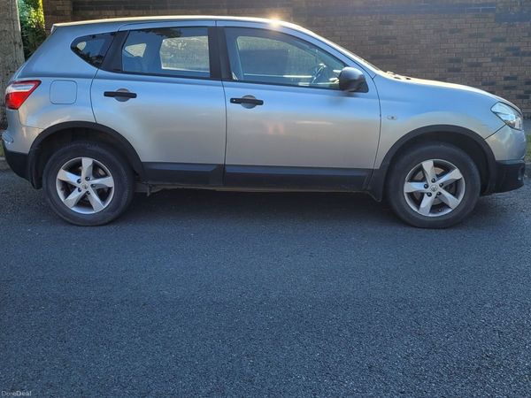 Nissan Qashqai Hatchback, Diesel, 2011, Silver