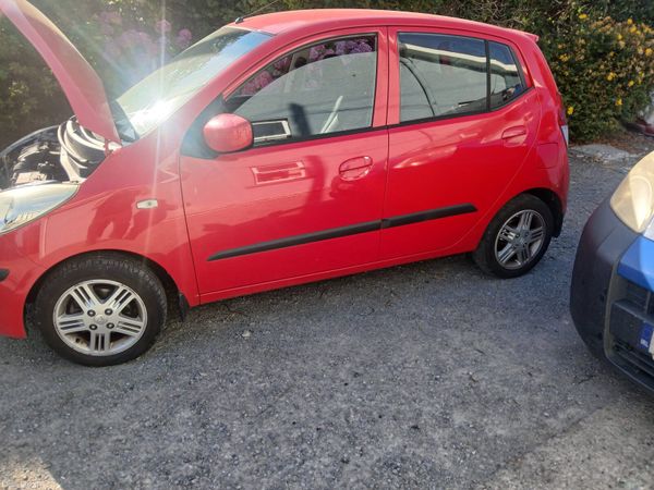 Hyundai i10 Hatchback, Petrol, 2009, Red
