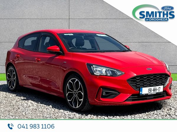 Ford Focus Hatchback, Petrol, 2019, Red