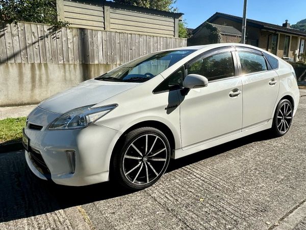 Toyota Prius Hatchback, Petrol Hybrid, 2015, White