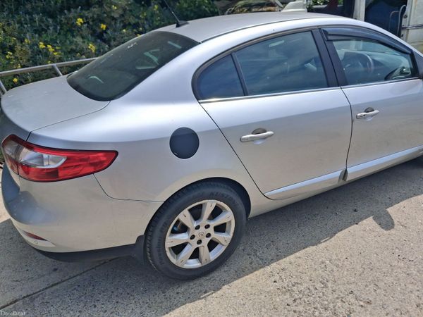 Renault Fluence Saloon, Diesel, 2010, Silver