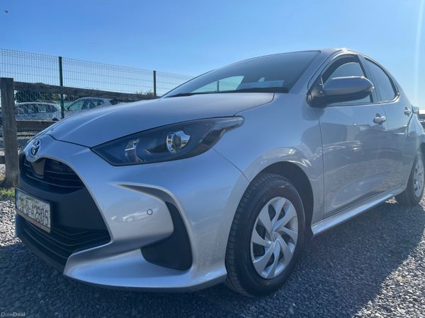 Toyota Yaris Hatchback, Petrol Hybrid, 2021, Silver