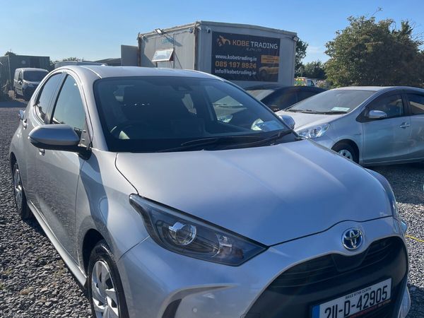 Toyota Yaris Hatchback, Petrol Hybrid, 2021, Silver