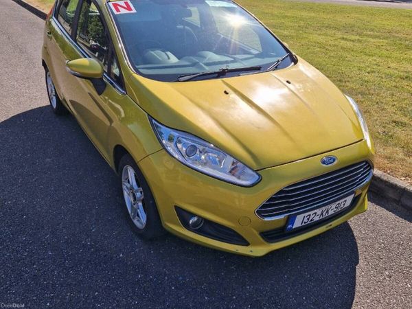 Ford Fiesta Hatchback, Petrol, 2013, Yellow