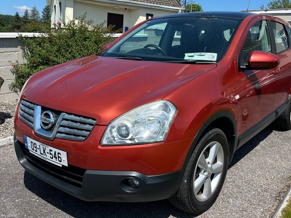 Nissan Qashqai Hatchback, Diesel, 2009, Red
