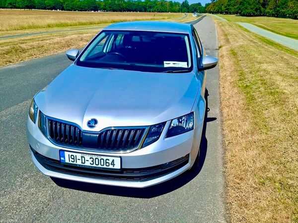 Skoda Octavia Saloon, Petrol, 2019, Silver