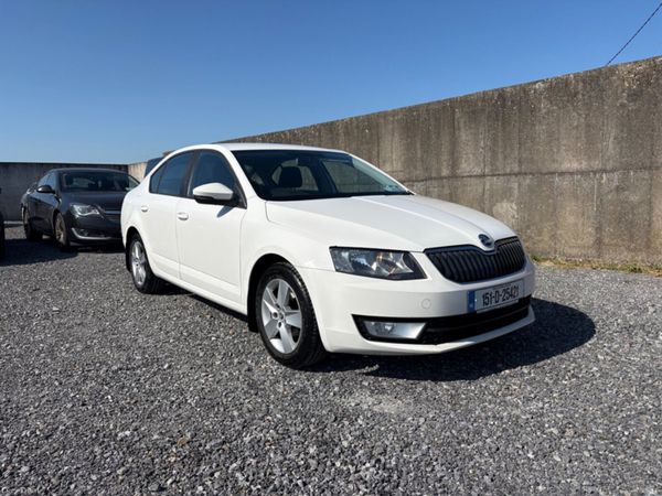 Skoda Octavia Hatchback, Diesel, 2015, White