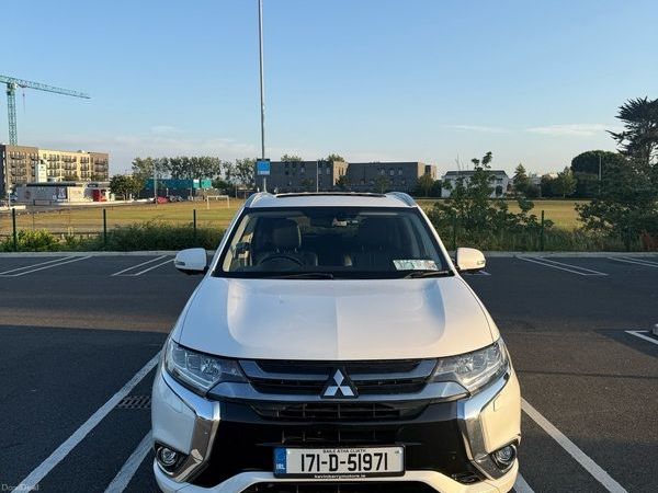 Mitsubishi Outlander SUV, Petrol Plug-in Hybrid, 2017, White
