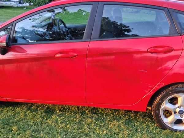 Ford Fiesta Hatchback, Petrol, 2011, Red