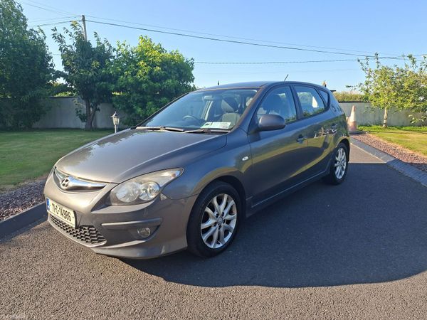 Hyundai i30 Hatchback, Diesel, 2011, Grey