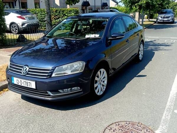 Volkswagen Passat Saloon, Diesel, 2012, Blue