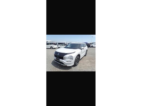 Mitsubishi Outlander SUV, Petrol Plug-in Hybrid, 2024, White