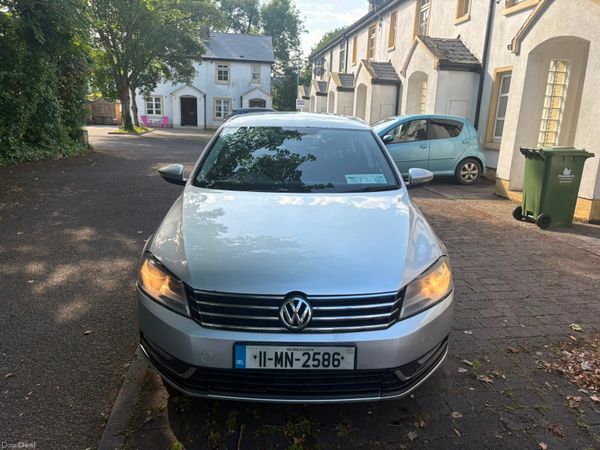 Volkswagen Passat Saloon, Diesel, 2011, Silver